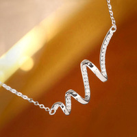 Kadınlar için Dalgalı Kübik Zirkonya Kolye, 34mm, Altın Kaplama Pirinç Geometrik Pave Çizgili Kolye Ucu, 2 Renk