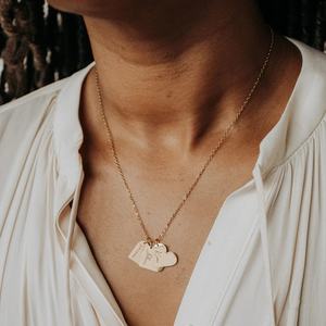 Collier en acier inoxydable personnalisé avec pendentif cœur « Mama », nom gravé, bijoux faits à la main, résistant à l'eau, cadeaux d'anniversaire personnalisés pour grand-mère - Product Image 3