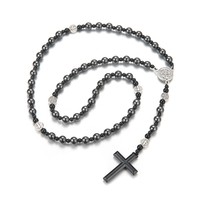 Nouveau collier chapelet religieux catholique pour homme en pierre volcanique noire, avec croix originale en pierre et pendentif Saint Benoît