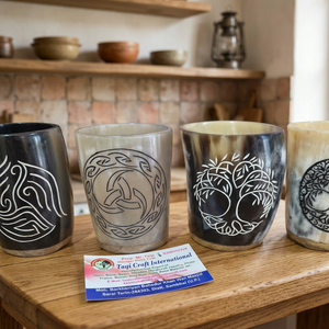Verre court en corne hautement poli pour boire, idéal pour hôtels, maisons, restaurants, bière, vin – Tasse en corne faite à la main par le fabricant, en vente - Product Image 1