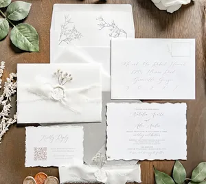 Kustomisasi kertas katun tepi robek putih kertas tarjetas de invitaciones kartu undangan pernikahan kertas Vellum dengan pita sifon