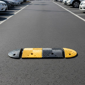 Ponteau de réduction de vitesse en caoutchouc pour zone de décélération routière, industriel, durable et sécurisé - Product Image 1