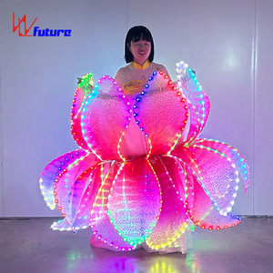 Robe de performance d'ouverture LED de haute <span class=keywords><strong>couture</strong></span> futuriste, danse de salon, tenue de soirée avec un design de pétales qui brillent dans le noir - Product Image 4