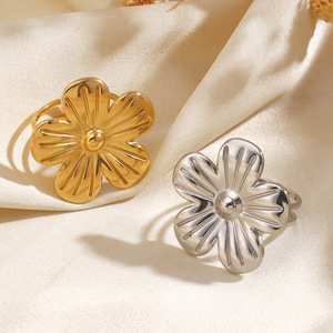 Fashion Stainless Steel Electroplated 18K Gold Flower Ring - Unique Hip-hop Trendy Women's Flower Ring for Wholesale - Product Image 3
