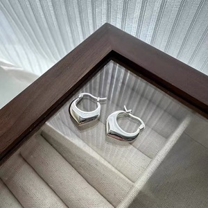 S925 Sterling Silver Huggie <b>Earrings</b> Geometric Design Fashionable Glossy Everyday Wear Silver Color Fine <b>Cuff</b> <b>Earrings</b> - Product Image 1