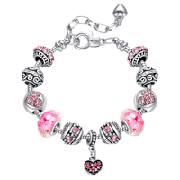 Nouveauté Bracelet en perles de verre rose pour femmes avec pendentif en cristal en forme de cœur Plaqué argent Bracelet de charme tendance