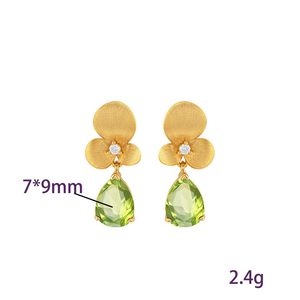 9 Pendientes Colgantes Florales de Plata 925 Chapados en Oro con Acabado Cepillado, con Granate de Piedra Natural y Gema de Color en Forma de Gota de Agua, Venta al por Mayor - Product Image 6