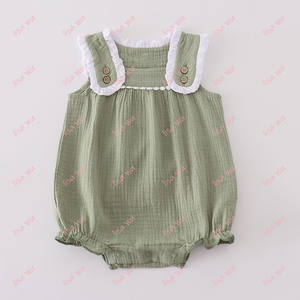 Abiti Coordinati per Sorelle in Verde Salvia, <span class=keywords><strong>Vestito</strong></span> Estivo in <span class=keywords><strong>Mussola</strong></span> di <span class=keywords><strong>Cotone</strong></span> Organico con Volant per Bambine - Product Image 3