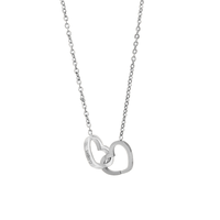 Un collar con un mensaje grabado, perfecto para expresar tu amor y compromiso.