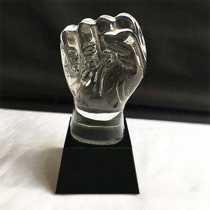 ग्वांगझोउ हॉट बिक्री पर्यावरण के अनुकूल K9 क्रिस्टल ट्रॉफी कस्टम लेजर उत्कीर्ण पॉलिश उव प्रिंटिंग फिस्ट आकार की शादी प्रचार - Product Image 5