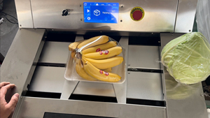 Machine d'emballage automatique grand format pour film plastique, spécialisée pour brochettes de bananes, viande, cadeaux haut de gamme, et destinée aux marchés alimentaires, à fonctionnement simple. - Product Image 6