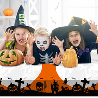 Nappe en plastique d'Halloween 54x108 pouces, motif château de citrouille effrayant, décorations de fête jetables pour la fête des trucs ou des fripes