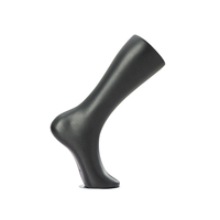 Mannequin femme autoportant pour présentation de chaussettes et de chaussures