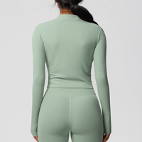 Veste de sport athlétique zippée à manches longues pour femme grande taille, coupe ajustée, avec trous pour les pouces, légère et sans coutures, idéale pour le yoga et l'entraînement décontracté