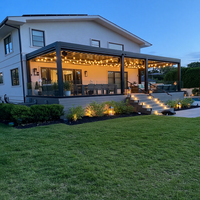 Pergola bioclimatique motorisée en aluminium, écologique, durable, avec système de drainage, pour terrasse extérieure.