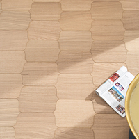 Parquet en bois d'ingénierie chêne clair, motif lanterne, surface brossée, pour design d'intérieur de style nordique
