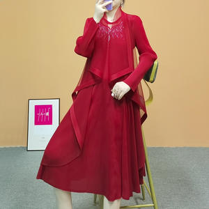 Lingying plisado dos piezas de ropa de madre Primavera/Verano 2022 vestido grande cosido de encaje, longitud media, suelto - Product Image 5