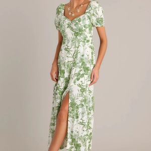 Summer Whispers - Blusa Casual Transpirable de Primavera/Otoño, Tejida con Estampado Digital Floral Verde, Cuello en V, Manga Corta, Corte A, Estilo Imperio - Product Image 3