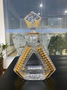 Nouveauté NOVARE Carafe à whisky en verre triangulaire plaqué or sans plomb 650 ml Certifiée LFGB Style classique Retraite Ménage - Product Image 6