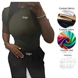 Abbigliamento Donna: T-shirt Corta Attillata a Maniche Corte per Pilates e Fitness, con Stampa Tinta Unita, e Pantaloni da Corsa ad Asciugatura Rapida - Product Image 1