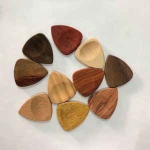 Púa de Guitarra Redonda de Vidrio Aislante de Lujo Personalizada con Logotipo y Cualquier Texto - Regalo Único para Músicos y Regalo Promocional - Product Image 3