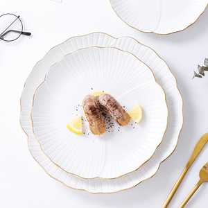 จานรองเซรามิกขอบทองสไตล์เรียบง่ายสำหรับร้านอาหารงานแต่งงานและงานเลี้ยง - Product Image 1