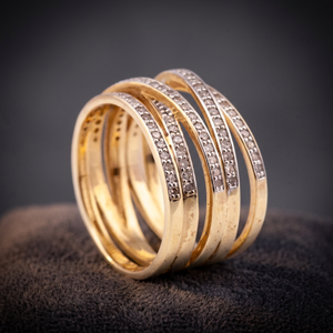 แหวนทองคำขาว 18K ประดับพลอยรูปทรงคลาสสิค รุ่น R-9025 ยี่ห้อ Bella Jewelry  แบบปรับขนาดได้ ประดับโรโดไลต์ สำหรับผู้หญิง เหมาะสำหรับงานปาร์ตี้ ผลิตในประเทศไทย - Product Image 2