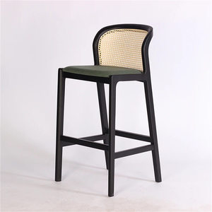 <span class=keywords><strong>Tabouret</strong></span> <span class=keywords><strong>de</strong></span> <span class=keywords><strong>bar</strong></span> en <span class=keywords><strong>bois</strong></span> massif avec dossier en rotin <span class=keywords><strong>noir</strong></span> <span class=keywords><strong>de</strong></span> style <span class=keywords><strong>scandinave</strong></span> moderne Decoout pour restaurant, café, cuisine <span class=keywords><strong>et</strong></span> <span class=keywords><strong>bar</strong></span> à domicile - Product Image 2