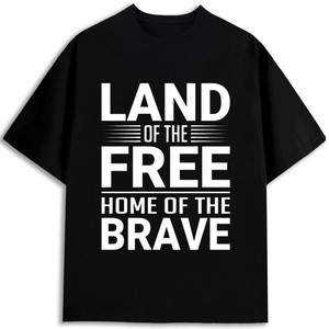 T-shirt pour hommes Land Of The Free Home Of The Brave, 100% coton, 180 g/m², manches courtes, jersey imprimé à l'écran - Product Image 1