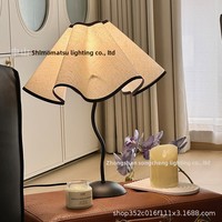 Lampe de table LED nordique de style mid-century moderne en forme de pétale avec télécommande à bouton, veilleuse à intensité variable pour éclairage d'ambiance de chevet