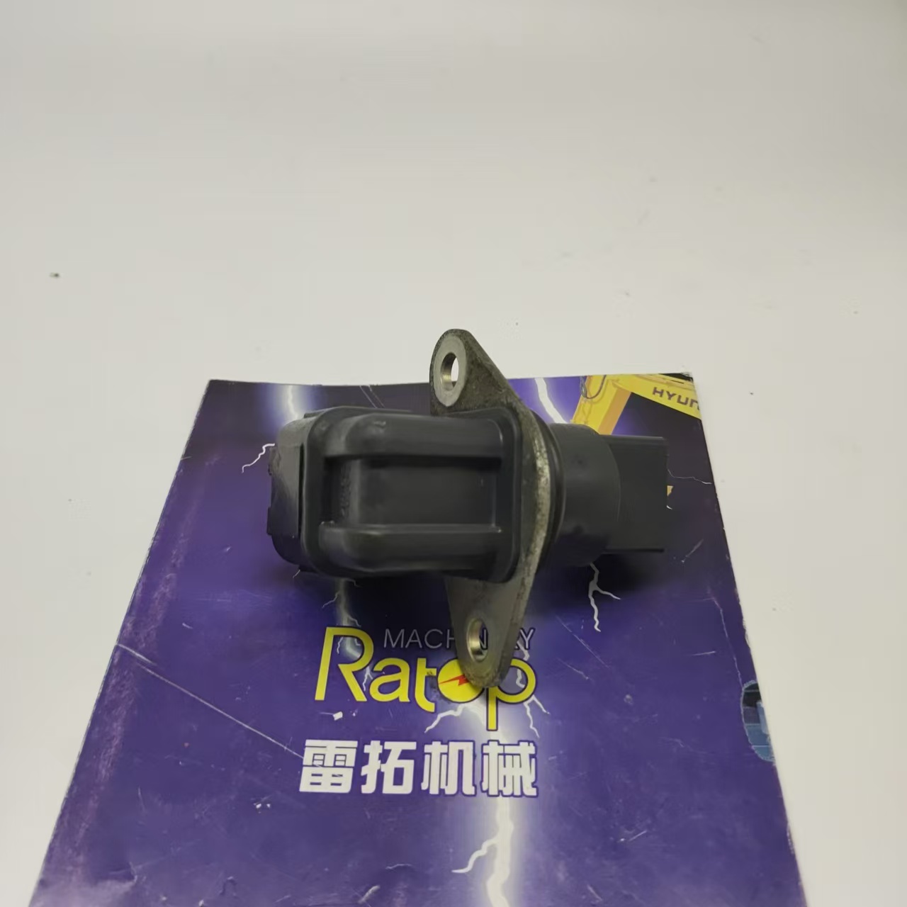 SK200-8 VHS825601200 S8256-01200 ELEC Connector for J05E Engine
