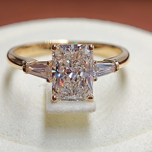 Bague de fiançailles SGARIT personnalisable en or <span class=keywords><strong>blanc</strong></span> 18 carats avec diamant de laboratoire taille radiant IGI de 0,5 à 3 carats et accents baguette - Product Image 3