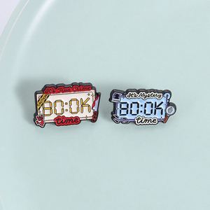 Pin de Broche con Diseño de Póster de True Crime Podcast, Temporizador de 800K, Accesorio para Uso Diario, Regalo para Amantes del Misterio - Product Image 1