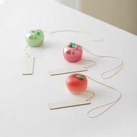 Carillon éolien en céramique fait main en forme de pomme, ornement suspendu créatif, décoration d'intérieur, cadeau d'anniversaire unique