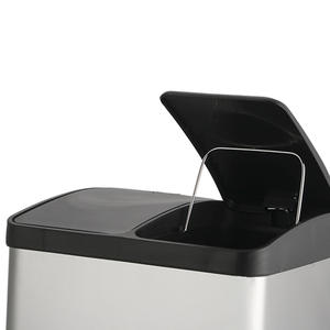<span class=keywords><strong>Poubelle</strong></span> d'intérieur à pédale noire de 30 litres en acier inoxydable résistant aux empreintes digitales avec couvercle en plastique - Product Image 5