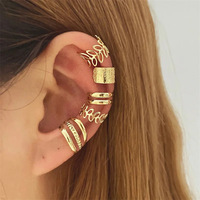 Clip d'oreille style rétro doré avec strass, zircon, perle, papillon ajouré, motif étoile et lune, chaîne – Vente en gros