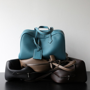 Sac Boston de luxe léger pour femme en cuir véritable, à porter à la main, à l'épaule ou en bandoulière, avec fermeture éclair, durable et imperméable - Product Image 2