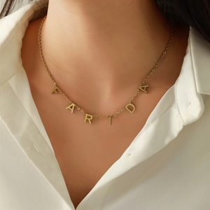 Collier pendentif chaîne à maillons en acier inoxydable plaqué or 18 carats avec nom personnalisé, certifié CE, pour usage quotidien - Product Image 1