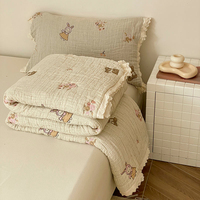 Couette personnalisée OEM ODM 100% coton, douce, garnie de polyester, broderie de dessins animés, toutes saisons, marque privée, couette printemps automne