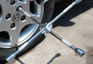 <span class=keywords><strong>Clé</strong></span> universelle robuste de <span class=keywords><strong>18</strong></span> <span class=keywords><strong>pouces</strong></span> <span class=keywords><strong>Clé</strong></span> <span class=keywords><strong>à</strong></span> ergots <span class=keywords><strong>à</strong></span> 4 voies <span class=keywords><strong>Clé</strong></span> <span class=keywords><strong>à</strong></span> pneu en fer <span class=keywords><strong>Clé</strong></span> <span class=keywords><strong>à</strong></span> force croisée - Product Image 5