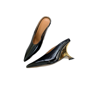 Sandalias de cuero brillante estilo hada con punta para mujer, novedad de verano 2024, sandalias de tacón alto con cuña y punta cerrada. - Product Image 6