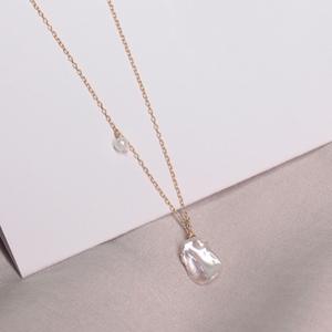 Collar de Clavícula Chapado en Plata 925 con Oro de 18K, Collar de Perlas Keshi en Forma de Pétalo, Estilo Simple y Elegante - Product Image 4