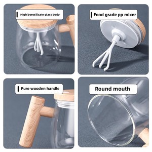 Copo Misturador Elétrico Automático Portátil de 400ml para Café, Chá, Leite e Cacau, Design Magnético em Madeira com Copo de Vidro - Product Image 4