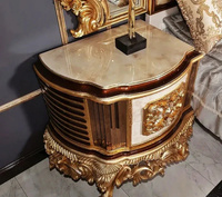 Hand geschnitzte Design-Kunst im antiken Stil Gepolstertes Schlafzimmer Kingsize-Bettmöbel-Set mit Vintage-Kopfteil aus Gold und Weiß