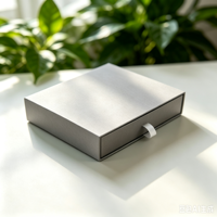 Boîte cadeau personnalisée pour bijoux, en carton carré, argenté-gris nacré, avec cordon de serrage, pour Noël