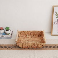 Panier rectangulaire en jonc de mer tressé avec poignées en bois, plateau de service écologique multi-usages pour l'organisation et la décoration de la maison