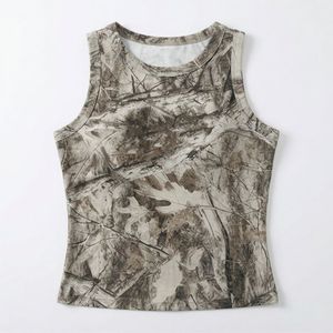 Completo coordinato mimetico da donna con motivo albero della foresta, top corto e pantaloncini, stile caccia, per l'estate, streetwear da esterno - Product Image 4