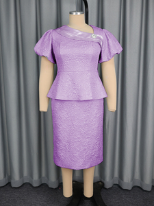 เดรสยาวปานกลางสีม่วง แขนสั้น คอเฉียง แต่งระบายช่วงเอว ลายดอกไม้ jacquard รุ่น AM050719 ดีไซน์หรูหรา - Product Image 4