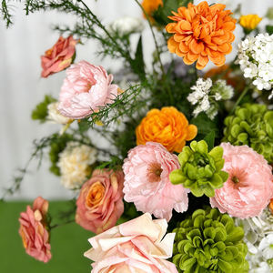 Arrangement floral artificiel moderne et réaliste en soie orange et rose pour décoration de panneau de bienvenue de mariage en extérieur - Product Image 3