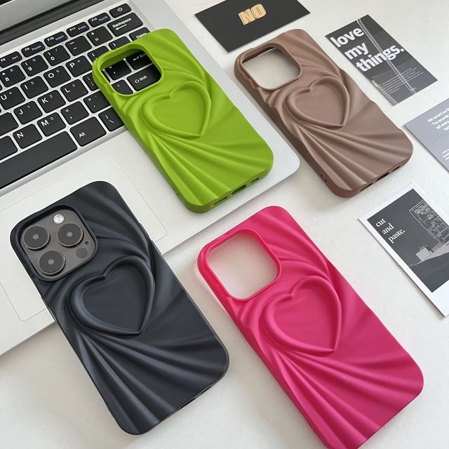 Fashion Girl Plicated LOVE Sharp Soft Heart Protective Phone Case for 15 14 Plus 13 12 11 Pro Max 3D Wrinkle Lady's Back Cover